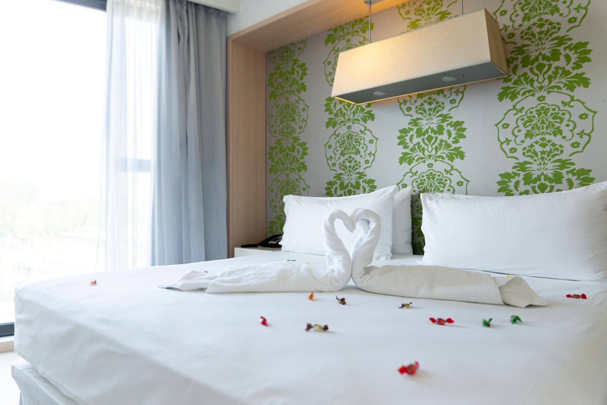 Doubletree By Hilton Girona Hotel Exterior foto
